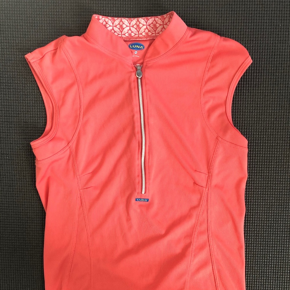 Luna sleeveless cycling jersey in coral pink. 🚲